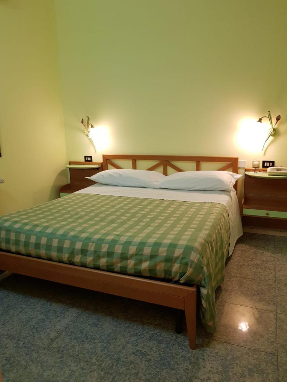 Hotel la candela Imola Exterior foto