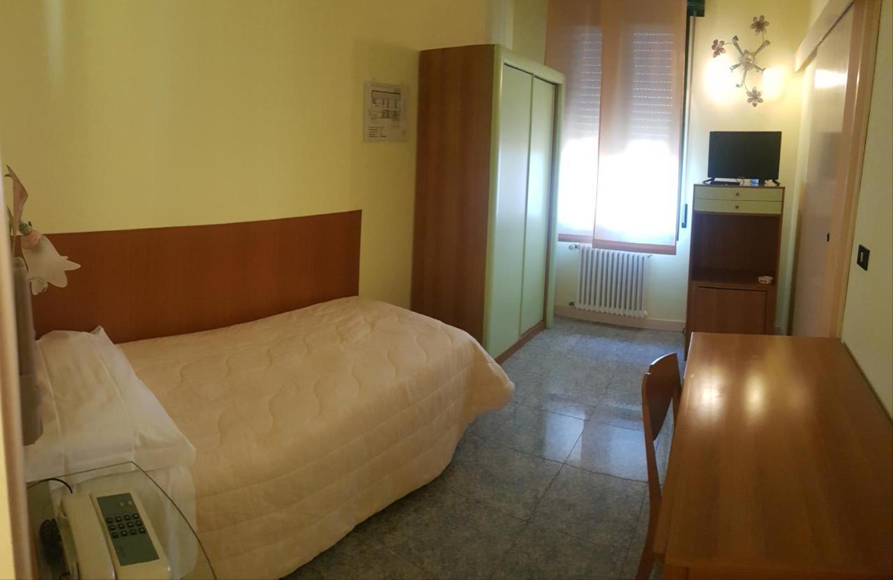Hotel la candela Imola Exterior foto